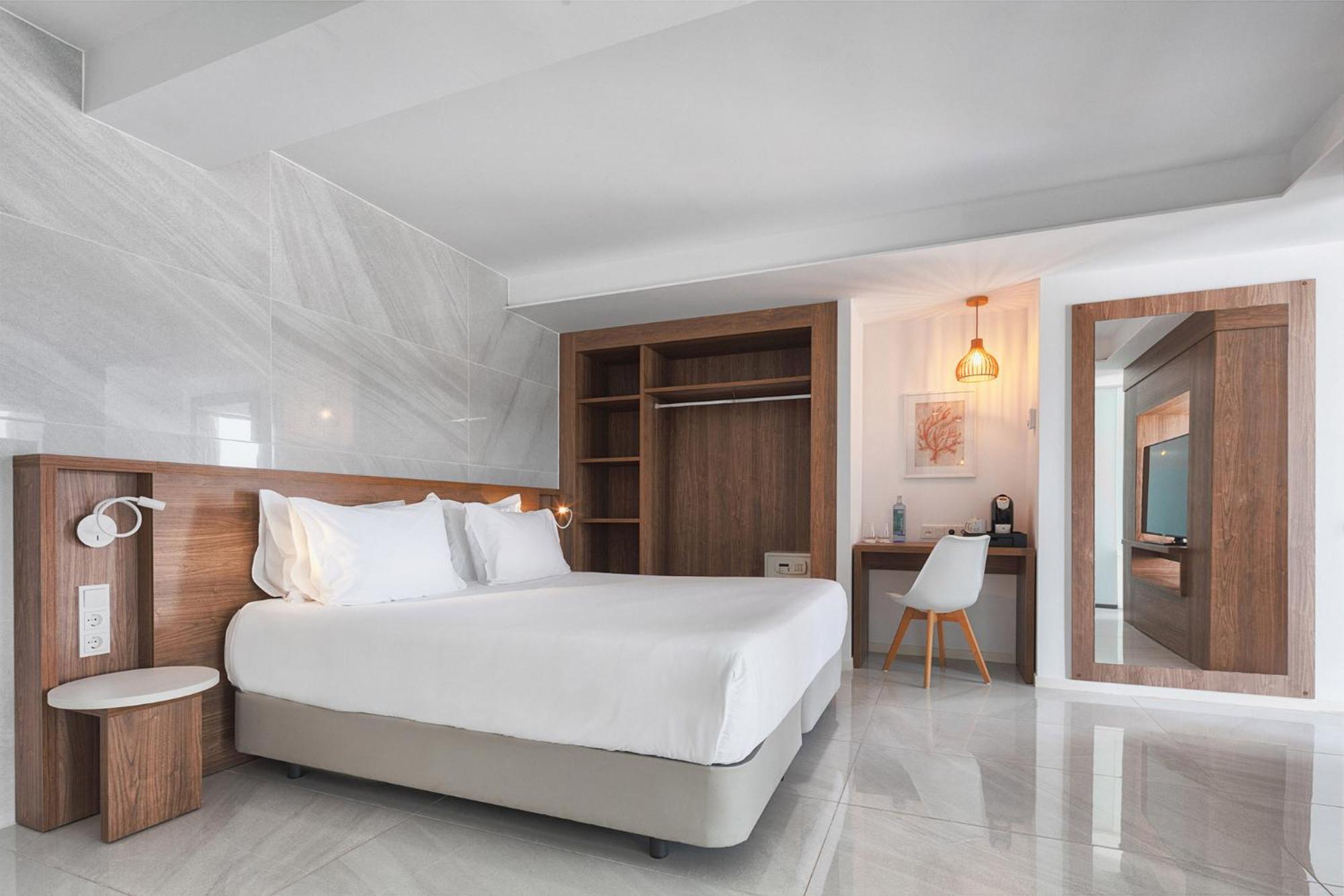 Hotel Eurostars Puerto De Ibiza Esterno foto